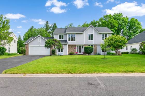 27 Devonwood Lane, Two-story colonial