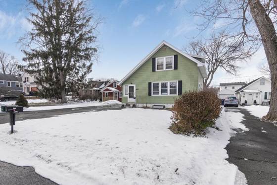 443 Crossfield Road, photo 3