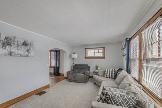 443 Crossfield Road, photo 8