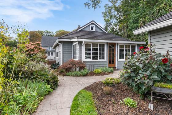 The Nest Cottage, Lakeside cottage rental